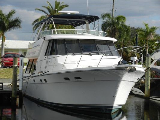 Bayliner 4788 Pilot House Motoryacht - main image