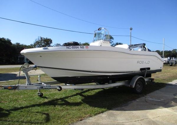 Robalo R200-CENTER-CONSOLE image