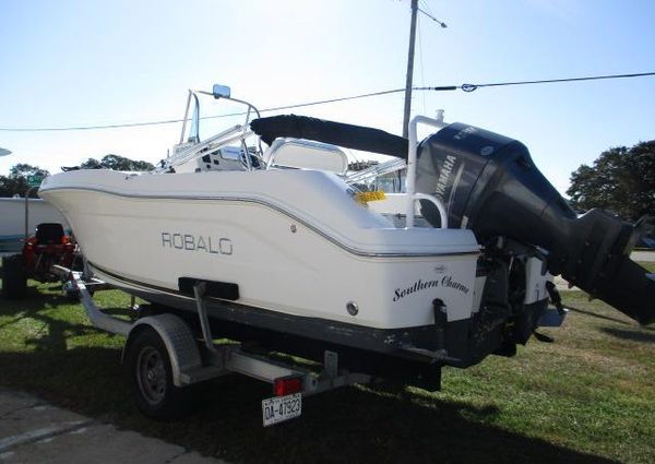 Robalo R200-CENTER-CONSOLE image