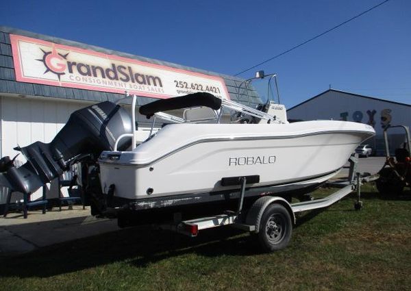 Robalo R200-CENTER-CONSOLE image