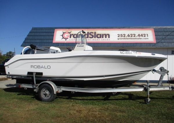 Robalo R200-CENTER-CONSOLE image