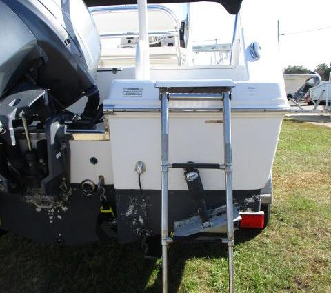 Robalo R200-CENTER-CONSOLE image