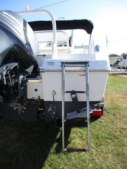 Robalo R200-CENTER-CONSOLE image