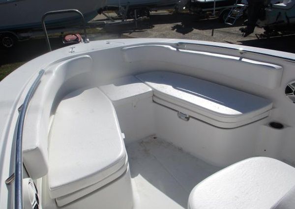 Robalo R200-CENTER-CONSOLE image