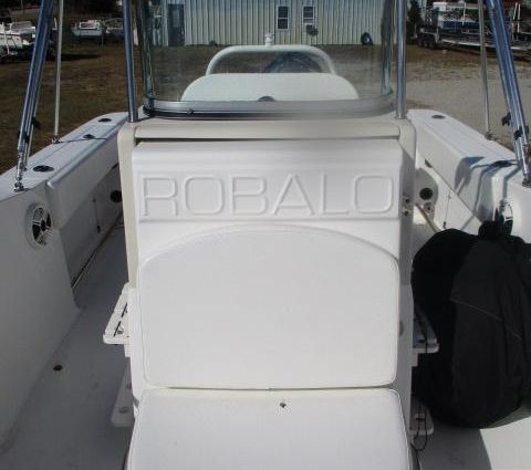 Robalo R200-CENTER-CONSOLE image