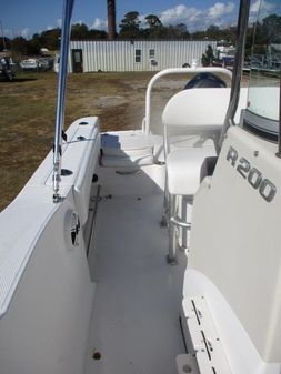 Robalo R200-CENTER-CONSOLE image