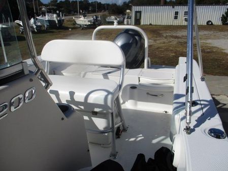 Robalo R200-CENTER-CONSOLE image