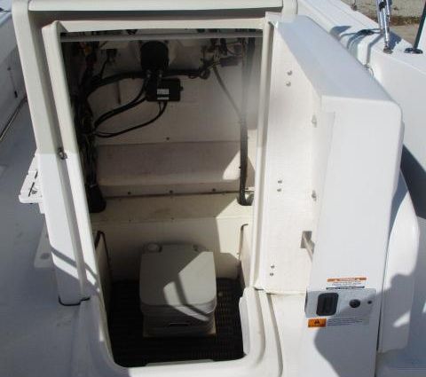 Robalo R200-CENTER-CONSOLE image