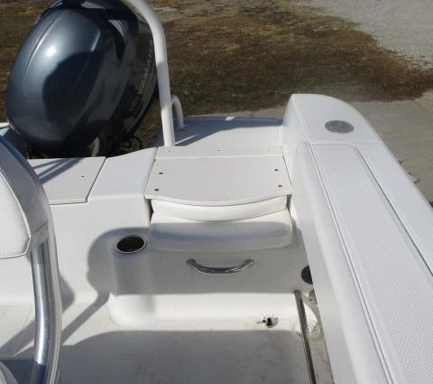 Robalo R200-CENTER-CONSOLE image