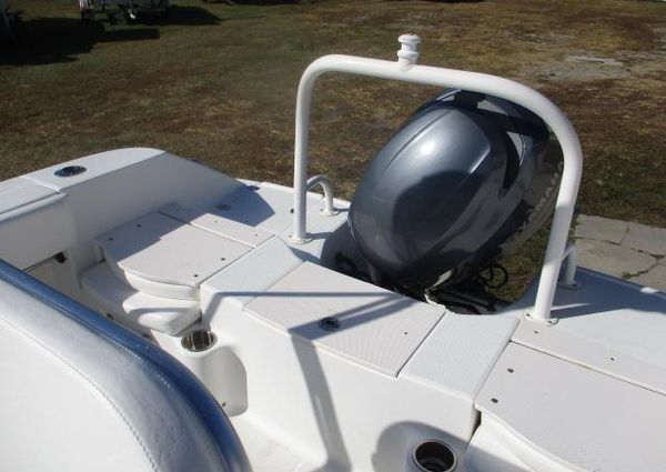 Robalo R200-CENTER-CONSOLE image