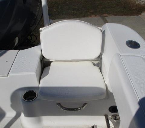 Robalo R200-CENTER-CONSOLE image