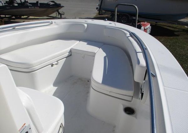 Robalo R200-CENTER-CONSOLE image