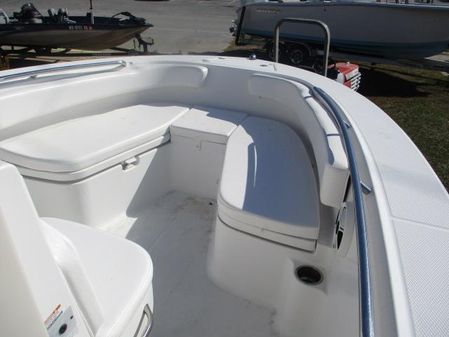 Robalo R200-CENTER-CONSOLE image