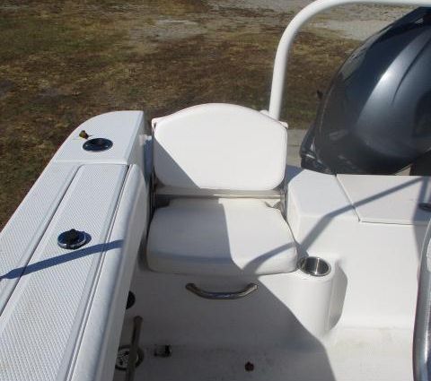 Robalo R200-CENTER-CONSOLE image