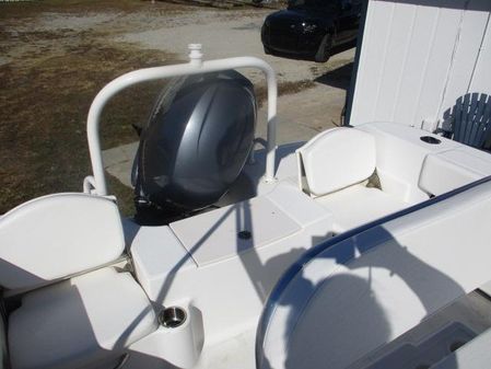 Robalo R200-CENTER-CONSOLE image