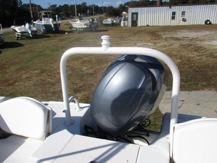 Robalo R200-CENTER-CONSOLE image