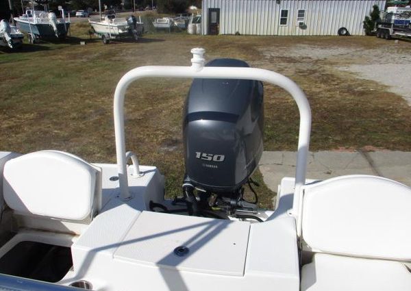 Robalo R200-CENTER-CONSOLE image