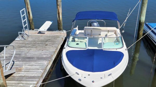 Robalo R 227