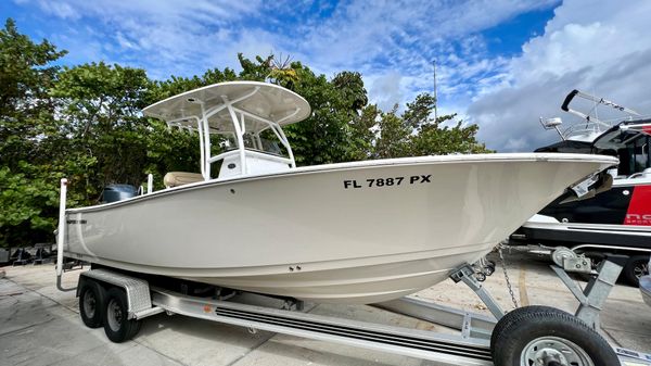 Sportsman Heritage 251 Center Console