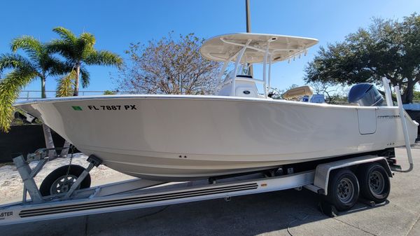 Sportsman Heritage 251 Center Console