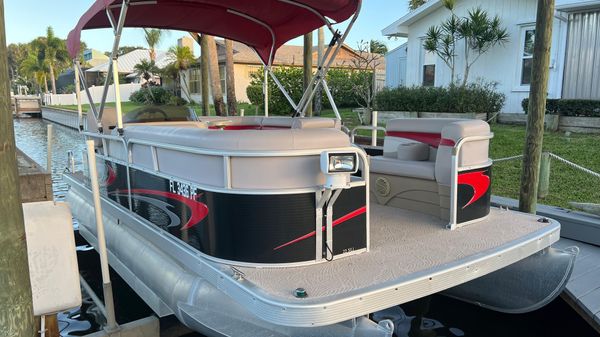 Bennington 22 SL