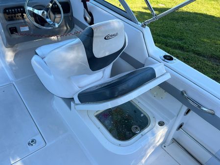 Robalo R227 Dual Console image