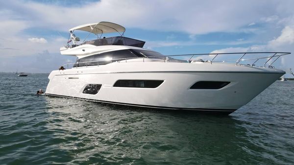 Ferretti Yachts 550