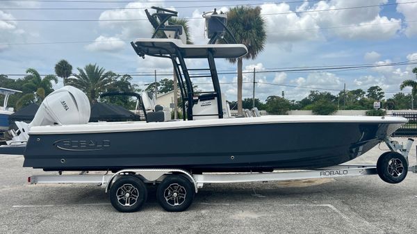 Robalo 246 Cayman SD 