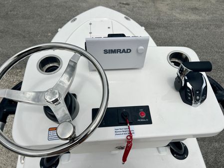 Robalo 246-CAYMAN-SD image