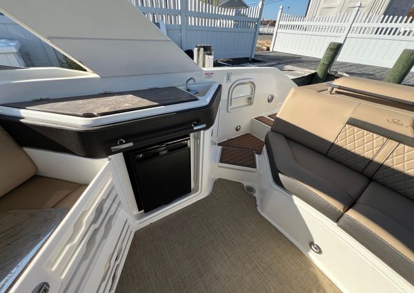 Sea Ray 310 SLX image