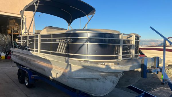 Bennington 23 LSR 