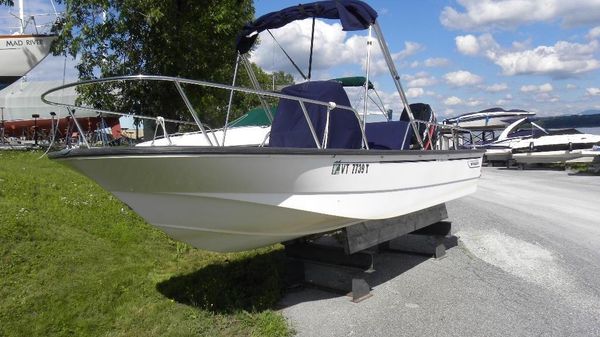 Boston Whaler Montauk 17 CC