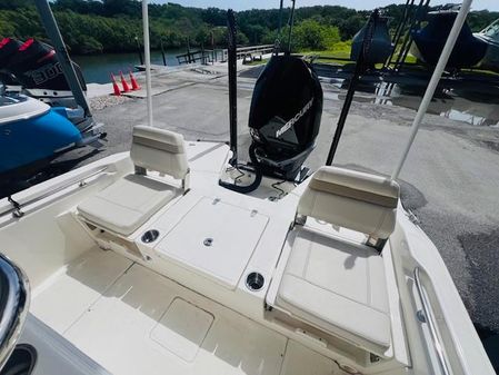 Boston Whaler 250 Dauntless image