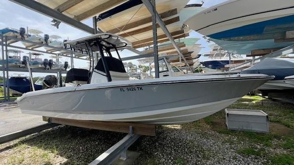 Boston Whaler 250 Dauntless 