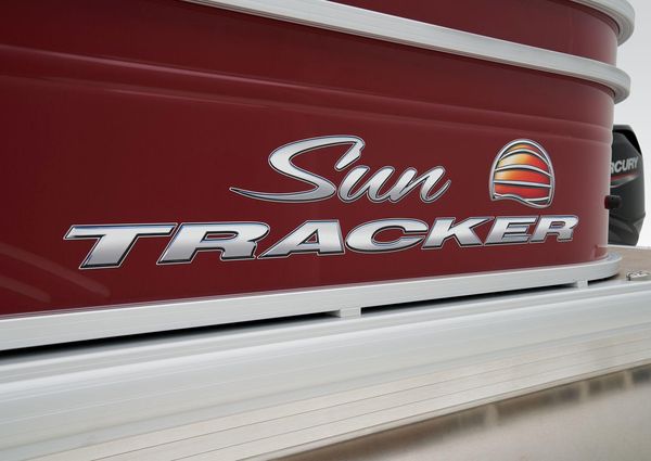 Sun Tracker Party Barge 20 DLX image