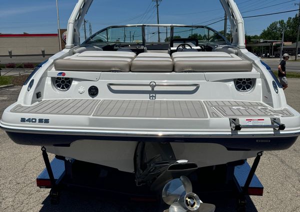 Crownline 240-SS image