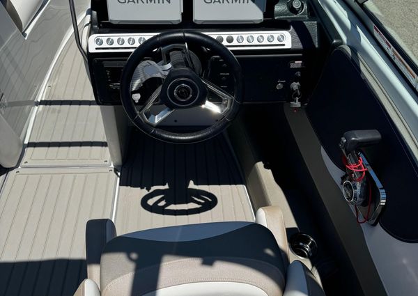 Crownline 240-SS image