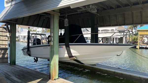 Boston Whaler Dauntless 200