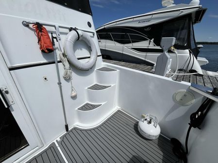 Carver 444 Cockpit Motor Yacht image