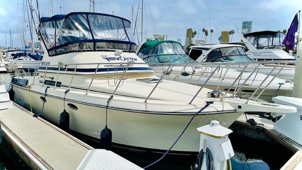 Navigator Flybridge cruiser