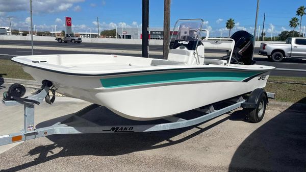 Mako Pro Skiff 17 CC 