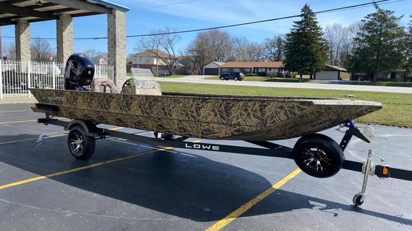 Lowe Roughneck 2070 SC
