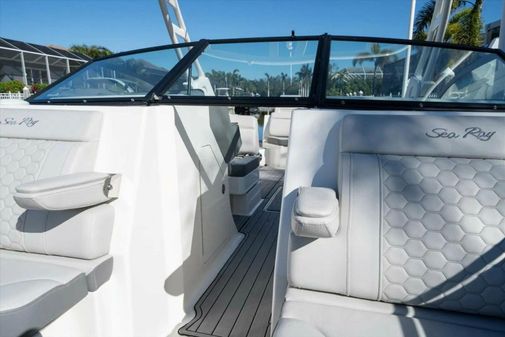 Sea Ray 29' image