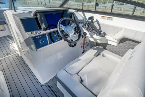 Sea Ray 29' image