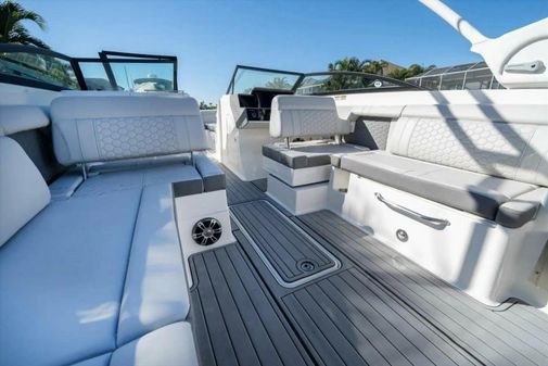 Sea Ray 29' image