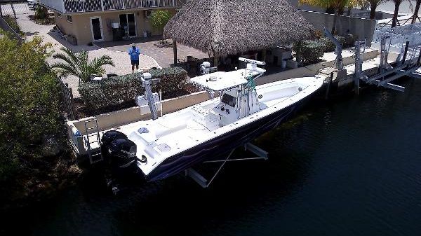 SeaHunter 35 Center Console 