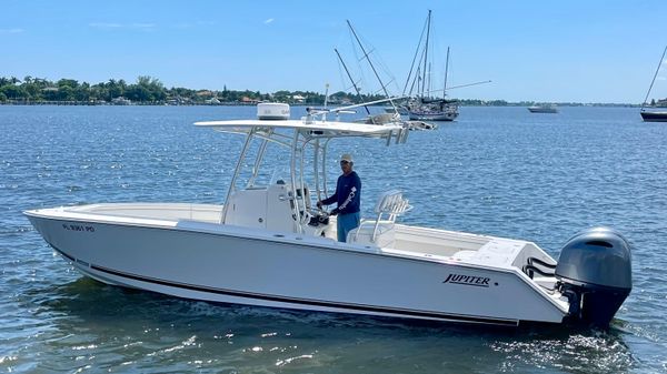 Jupiter 26 FS Center Console 