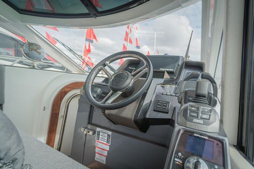 Galeon 485 HTS image