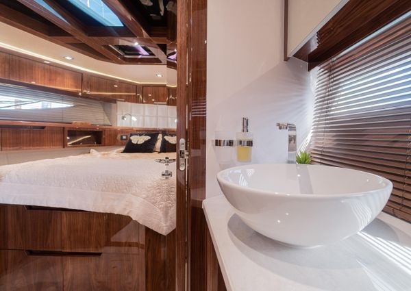 Galeon 485 HTS image