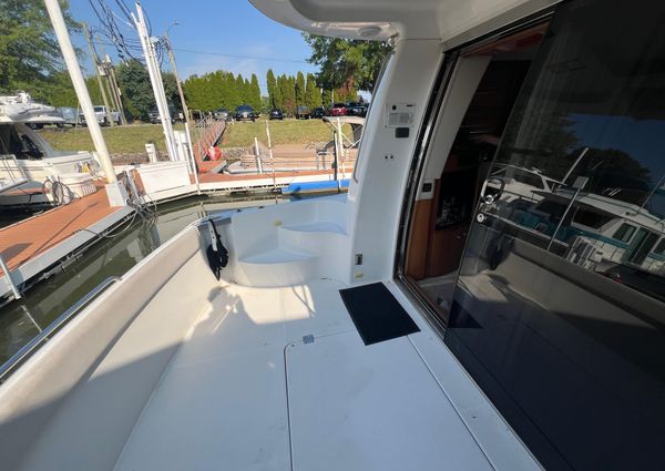 Carver 530 Voyager Pilothouse image